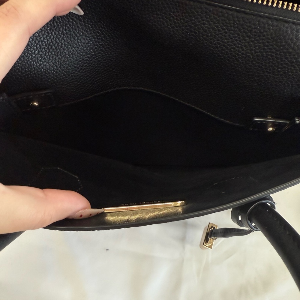 Michael Kors Mercer Medium Pebbled Leather Satchel in black - Picture 2 of 10